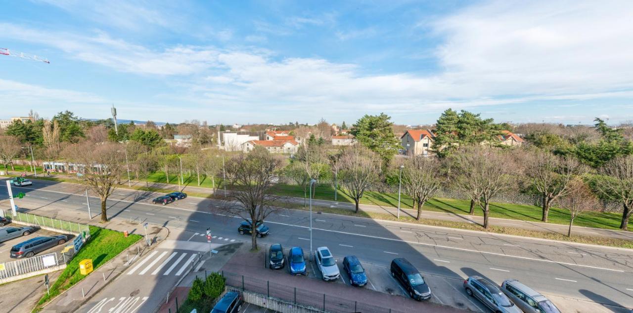 Апартаменты T2 De Standing Climatise Avec Parking Prive, Tram T2 T5, Hopitaux Est Брон Экстерьер фото